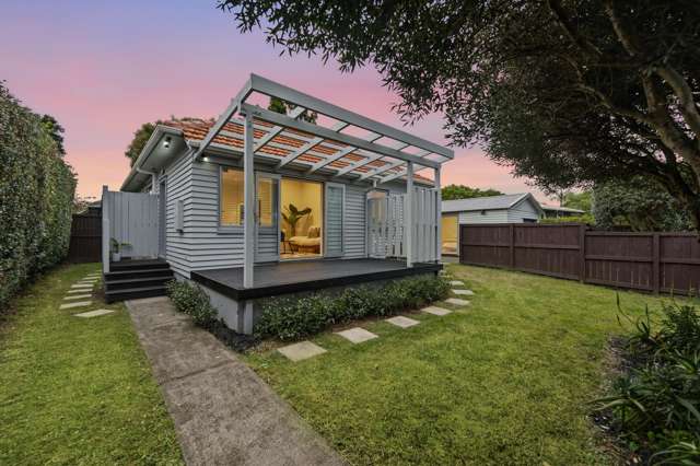 Stylish Bungalow + Versatile Studio
