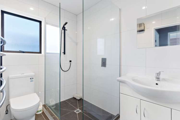 1/128 Bruce Mclaren Road Henderson_7