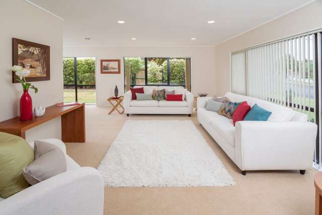 12 Bernie Edwards Place Botany Downs_2