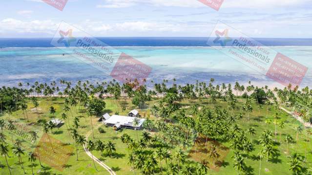 WHITE SANDY BEACHFRONT FREEHOLD PROPERTY IN SAVUSAVU, FIJI