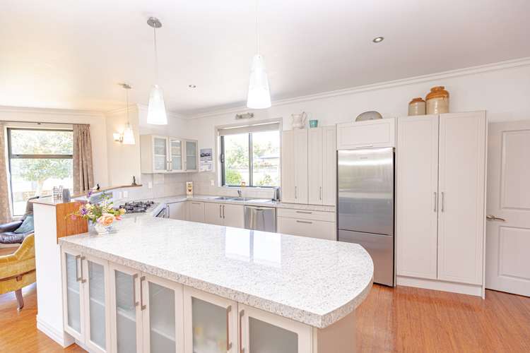 25 Lithgow Drive Otamatea_3