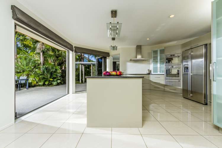 8 Oscar Road Greenhithe_43