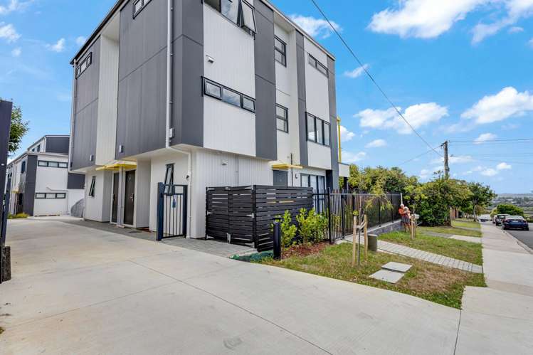 3 & 4/43A Waimumu Road Massey_27