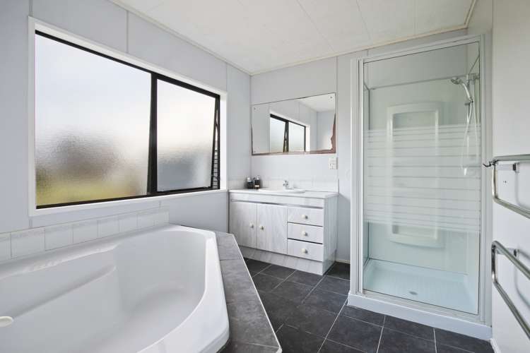 337 Parker Lane Pukekohe_13