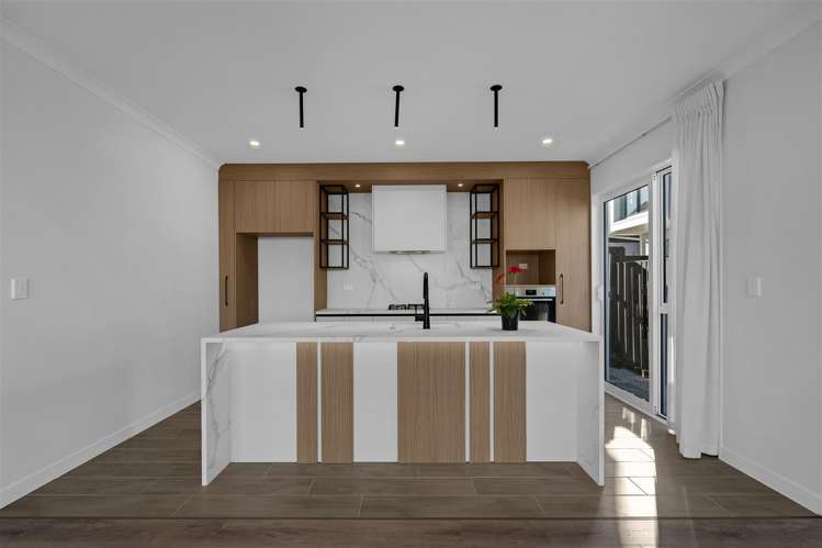 2 Longview Oak Lane Papakura_11
