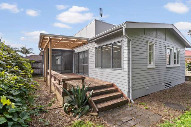 62 Beach Road Pahurehure_1