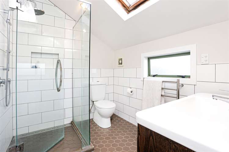 2/305 Lake Road Hauraki_10