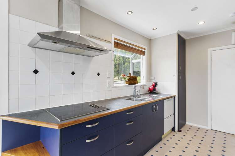 31 Beach Road Pahurehure_12