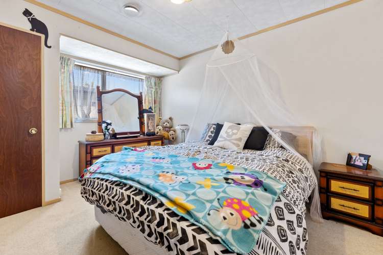 80 Saint Annes Crescent Wattle Downs_12