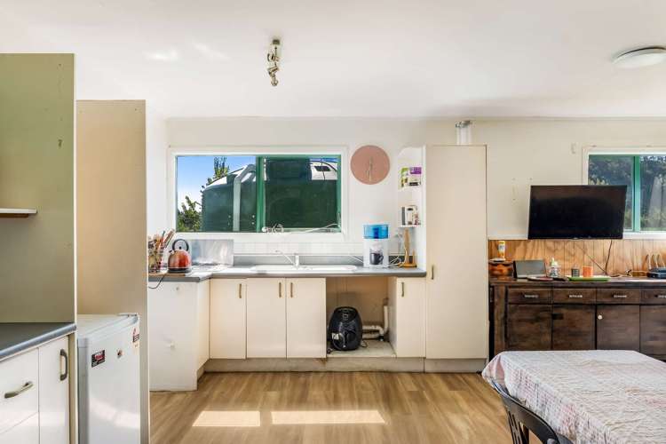 37 Banks Street Tolaga Bay_11