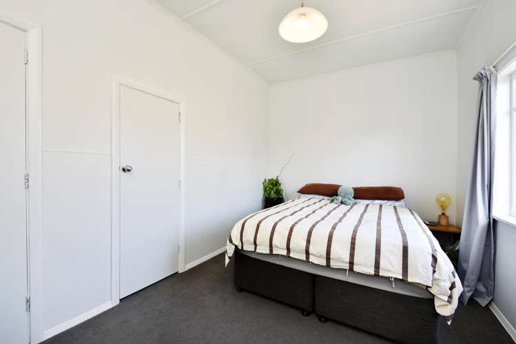 1/16 Newall Avenue Stoke_17