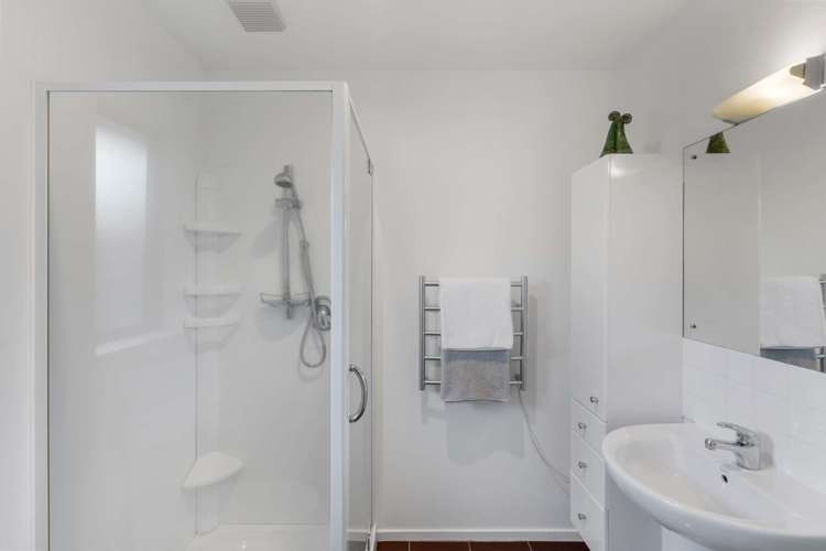 40 Titirangi Crescent Parklands_11