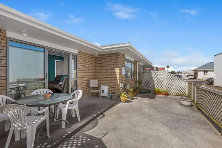 2/6 Warre Street Waitara_3