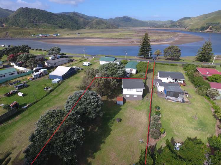 15 Esplanade Marokopa_33