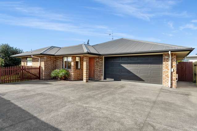 Easy living prime location!