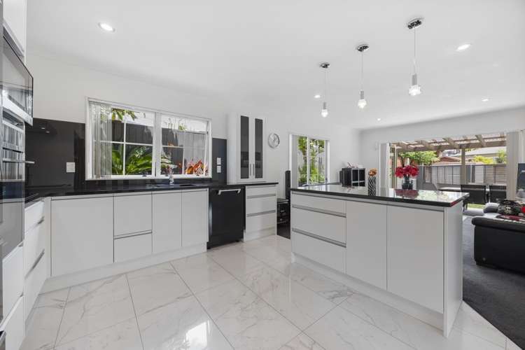 8B Lupetti Rise West Harbour_2