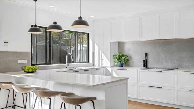 21 Pine Harbour Parade_0