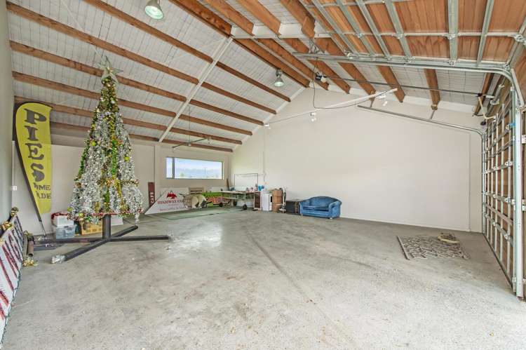 5695 West Coast Road Springfield_23