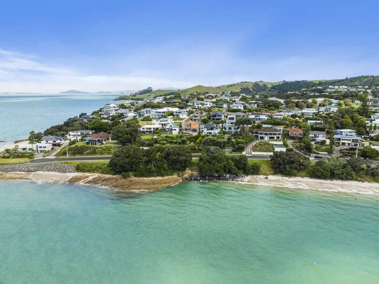 15 Omana Esplanade Maraetai_32