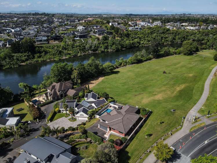 17 River Oaks Place Pukete_36