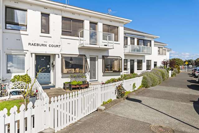 UNIQUE SEASIDE RETREAT - DON'T DELAY!