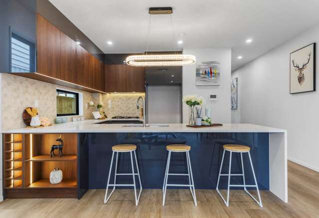 Luxury Living Super Convenient location