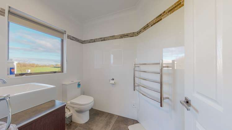 165 The Oaks Drive Leamington_13