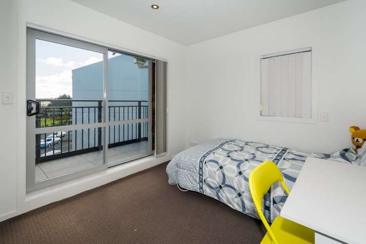 C21/71 Spencer Road Oteha_7