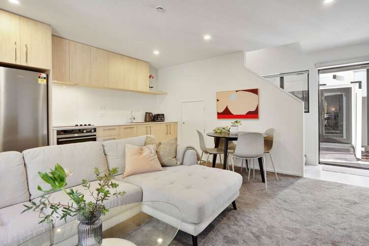 2/196 Worcester Street_0