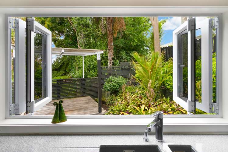 2/15 Newell Street Point Chevalier_13