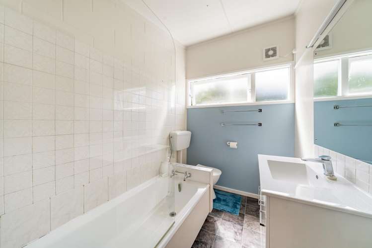 4/23 Collins Avenue Tawa_6