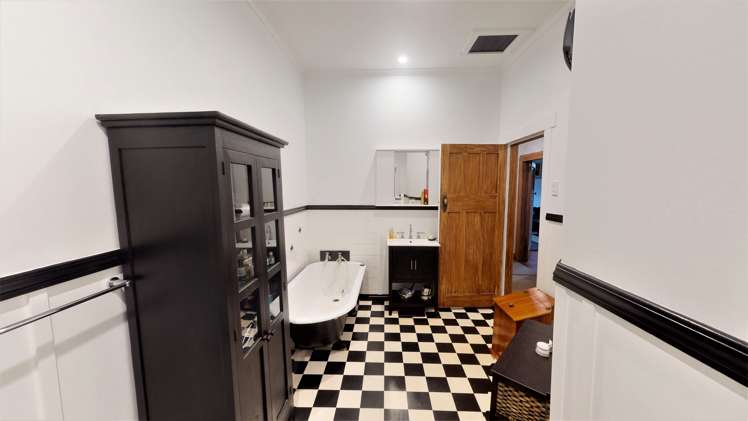 556a Queen Street East Levin_8