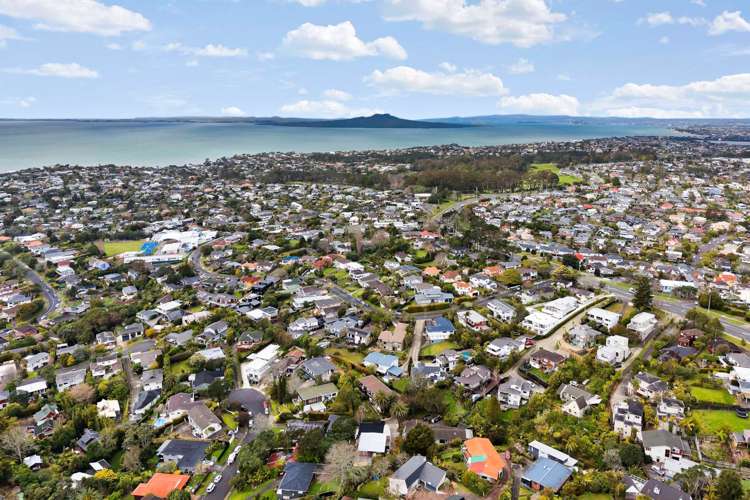 1/12 Surville Place Mairangi Bay_32