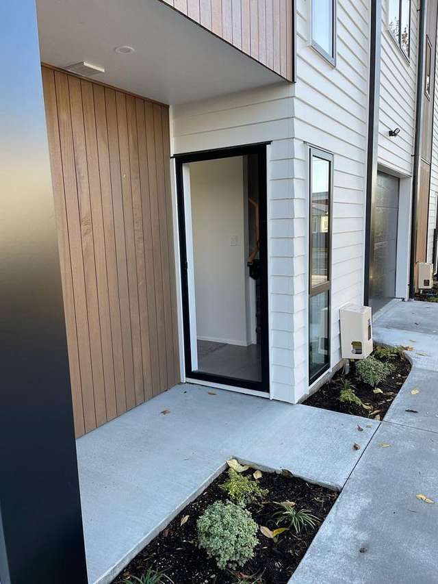 2/54 Wellington Street Hamilton East_1