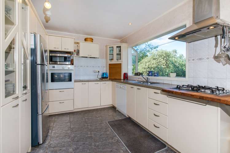 21 Kawakawa Bay Coast Road Kawakawa Bay_17