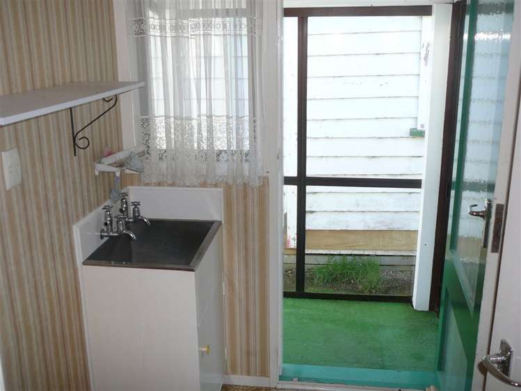 10 George Street Paeroa_12