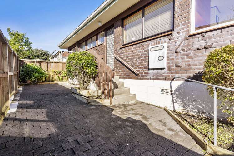 1/27 Sea Spray Drive Bucklands Beach_12