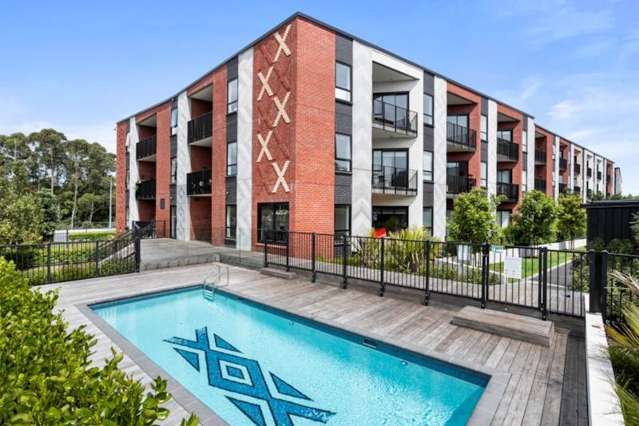 Secure and Stylish - Pool and Parking