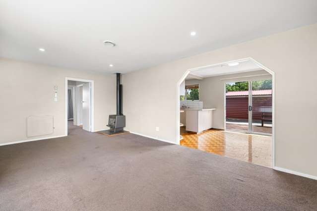 27 Denniston Crescent Redwood_3