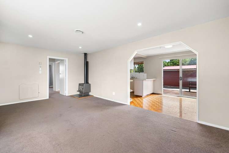 27 Denniston Crescent Redwood_3