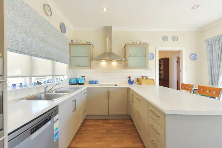 227 The Parade Island Bay_6