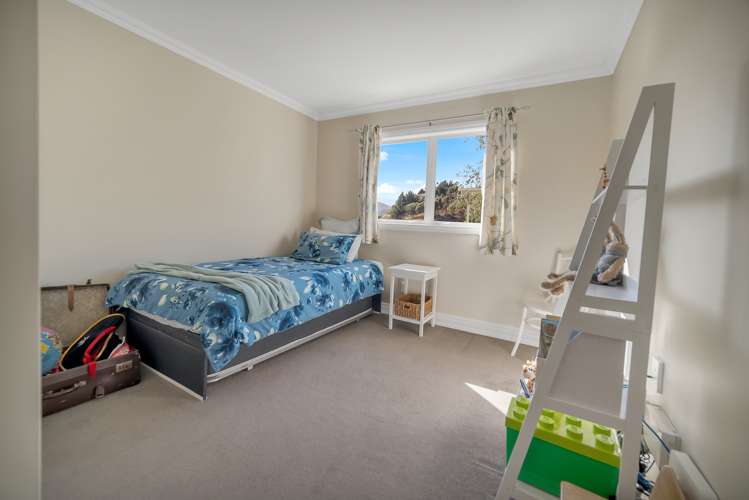 7 Banff Way Toi Toi_10