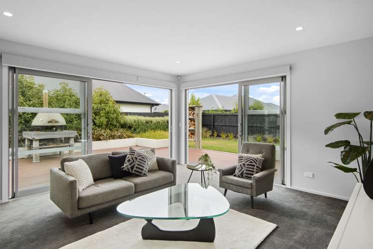 51 Vernon Drive Lincoln_16