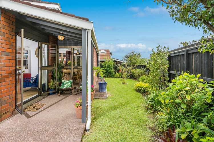 3/136 Calliope Road Stanley Point_17