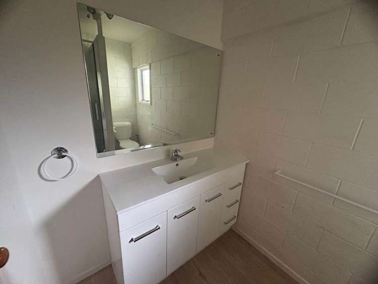 1/16 Cambric Place Botany Downs_13