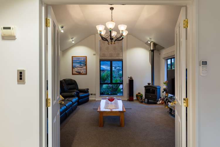 8 Di Pierri Way The Wood_11