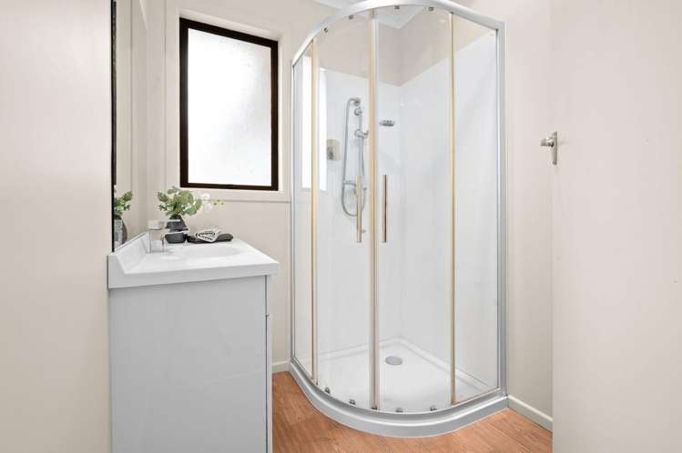 66 Southsea Crescent Silverdale_16