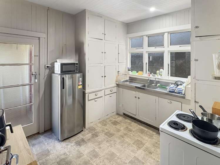 2/402 Queen Street East 10482_2