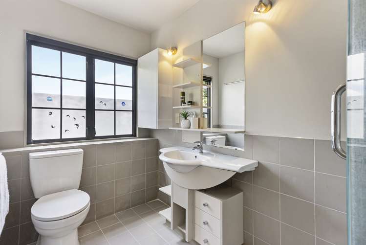 8 Mull Place Wattle Downs_12