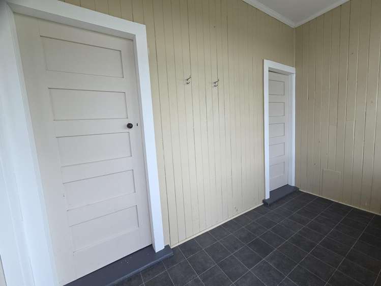 35 Factory Road Paretai_11